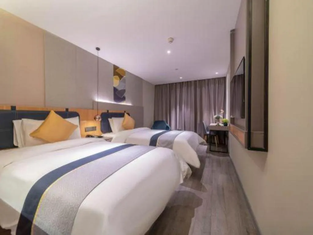 Bed in City Comfort Inn Hotel Wuhan Optics Valley Square Metro Station Zhongnan Minzu University