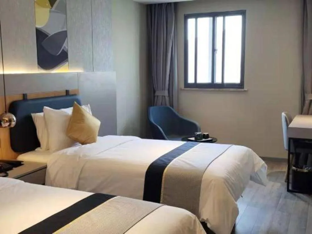 Bed in City Comfort Inn Hotel Wuhan Optics Valley Square Metro Station Zhongnan Minzu University