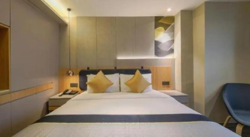 Bed in City Comfort Inn Hotel Wuhan Optics Valley Square Metro Station Zhongnan Minzu University