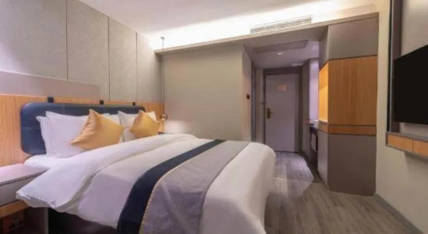 Bed in City Comfort Inn Hotel Wuhan Optics Valley Square Metro Station Zhongnan Minzu University