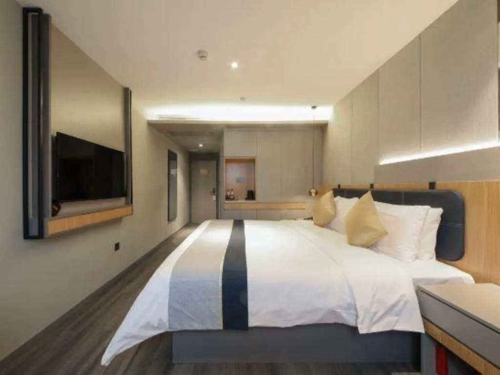 Bed in City Comfort Inn Hotel Wuhan Optics Valley Square Metro Station Zhongnan Minzu University