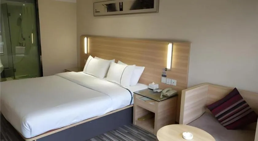 Bed in City Comfort Inn Wuhan Wangjiawan Yulong Road Metro Station