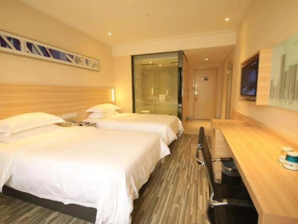 Bed in City Comfort Inn Guangzhou Zhongluotan Culture Square