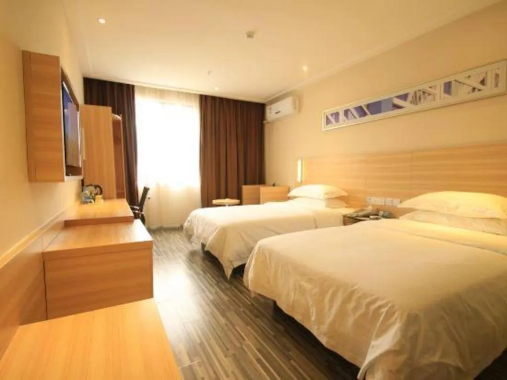 Bed in City Comfort Inn Guangzhou Zhongluotan Culture Square