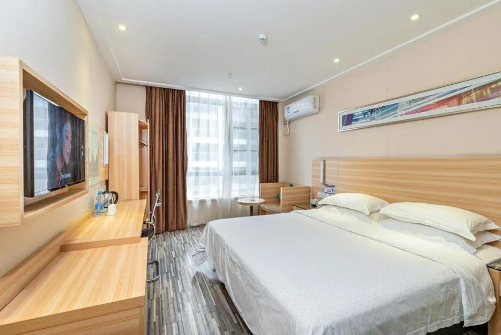 Bed in City Comfort Inn Guangzhou Zhongluotan Culture Square