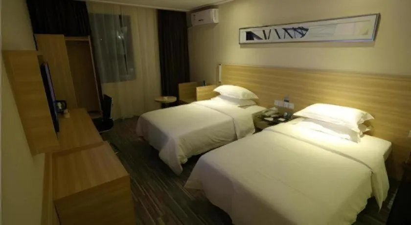 Bed in City Comfort Inn Guangzhou Zhongluotan Culture Square