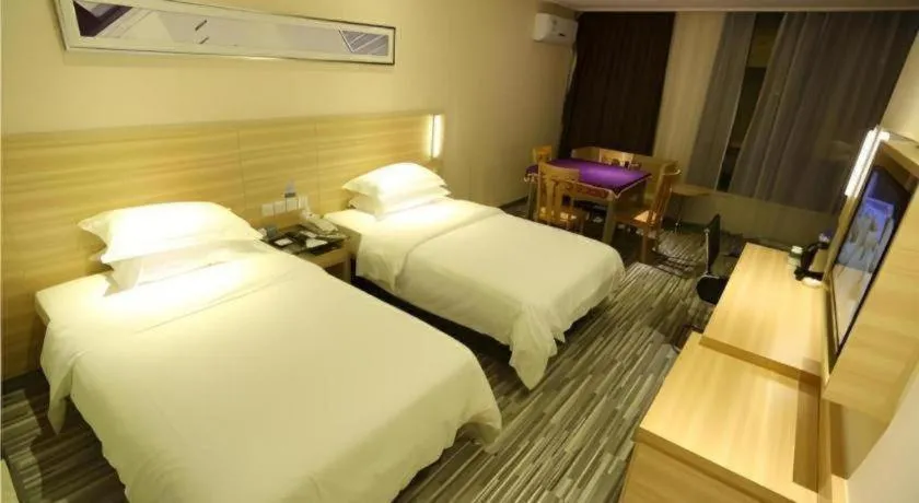 Bed in City Comfort Inn Guangzhou Zhongluotan Culture Square