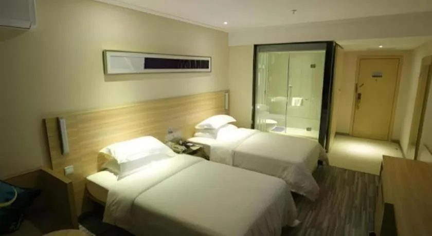 Bed in City Comfort Inn Guangzhou Zhongluotan Culture Square