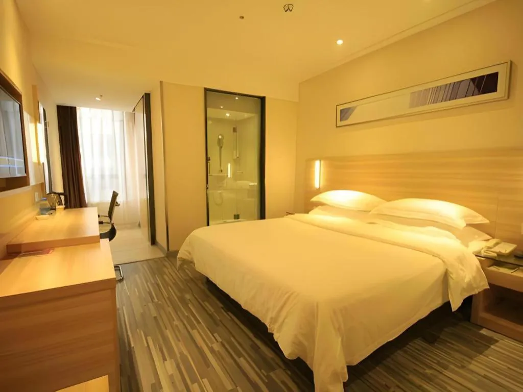 Bed in City Comfort Inn Guangzhou Zhongluotan Culture Square