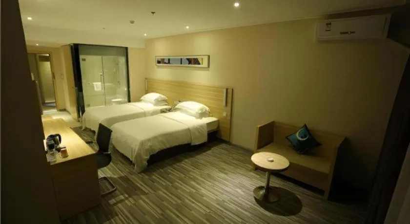 Bed in City Comfort Inn Guangzhou Zhongluotan Culture Square