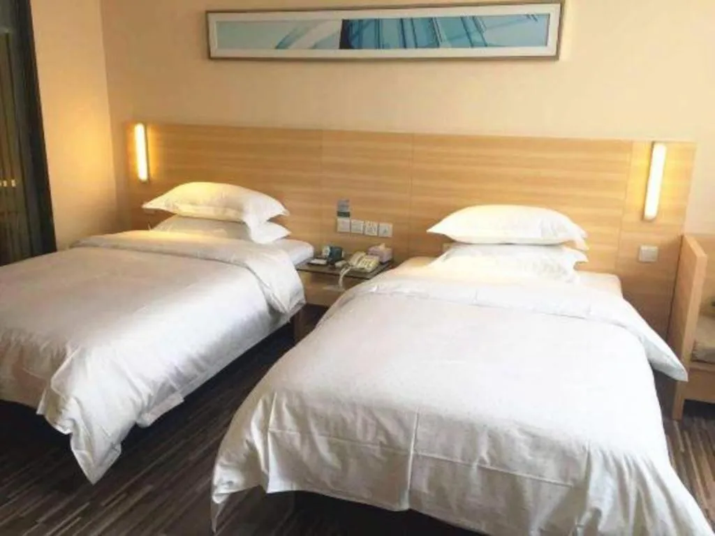 Bed in City Comfort Inn Guangzhou Zhongluotan Culture Square