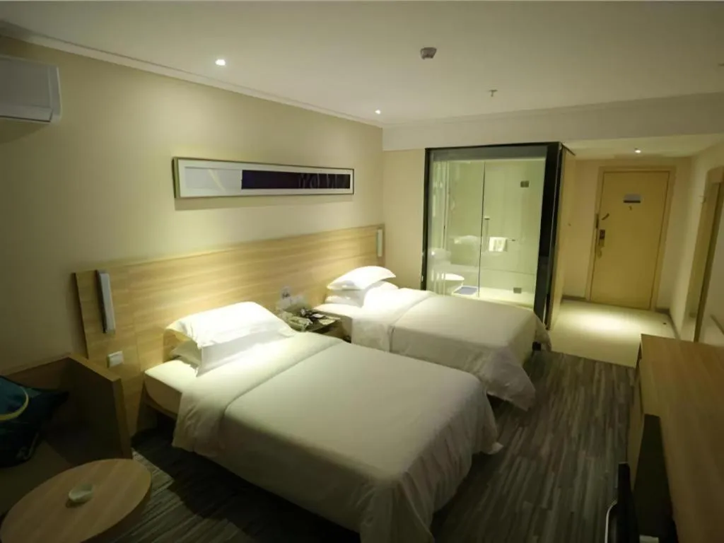 Bed in City Comfort Inn Guangzhou Zhongluotan Culture Square