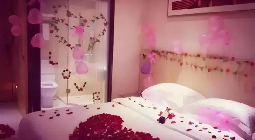 Bed in City Comfort Inn Guangzhou Zhongluotan Culture Square