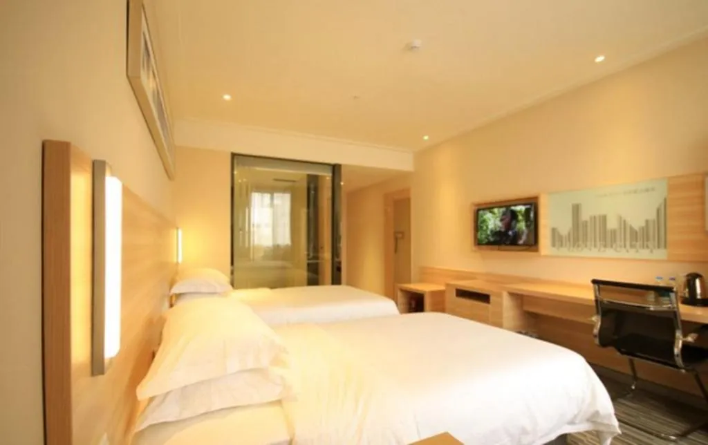 Bed in City Comfort Inn Guangzhou Zhongluotan Culture Square