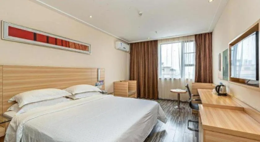 Bed in City Comfort Inn Guangzhou Zhongluotan Culture Square