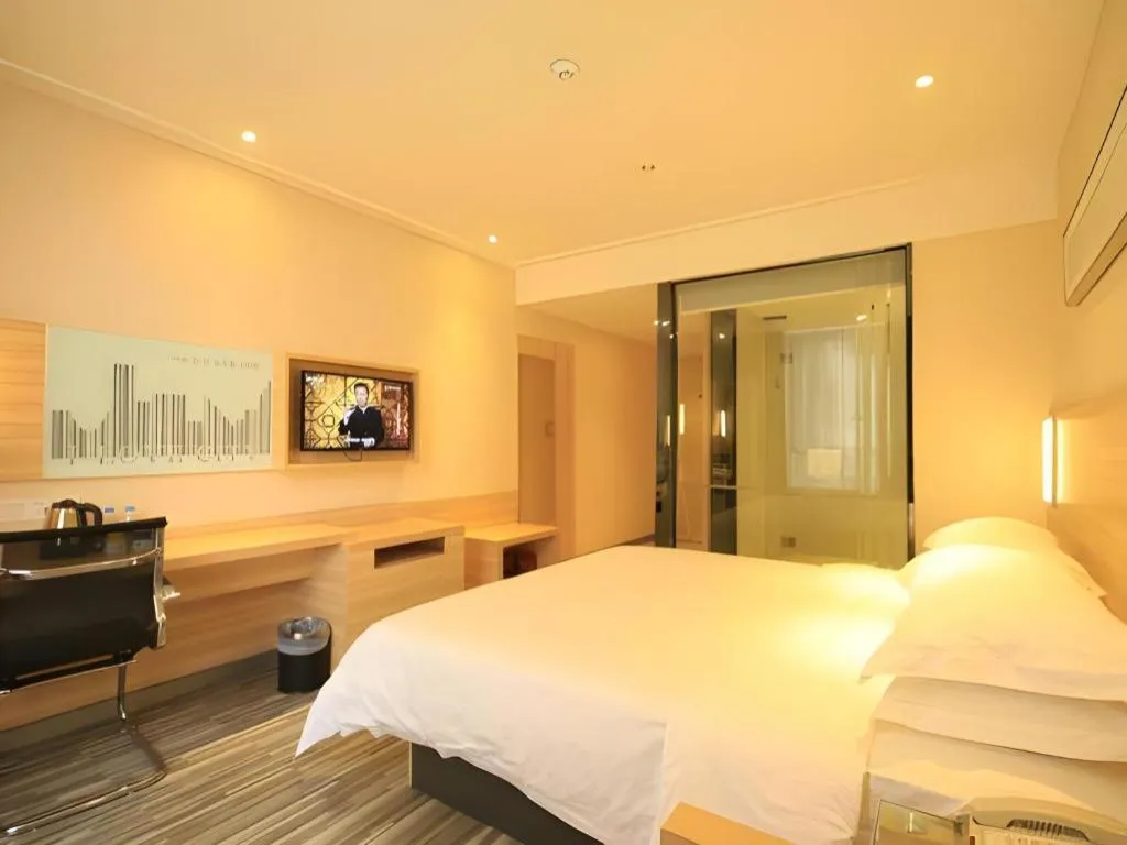 Bed in City Comfort Inn Guangzhou Zhongluotan Culture Square