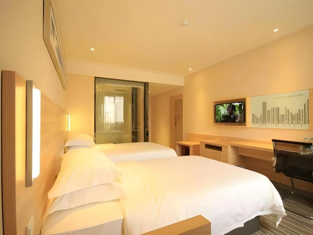 Bed in City Comfort Inn Guangzhou Zhongluotan Culture Square