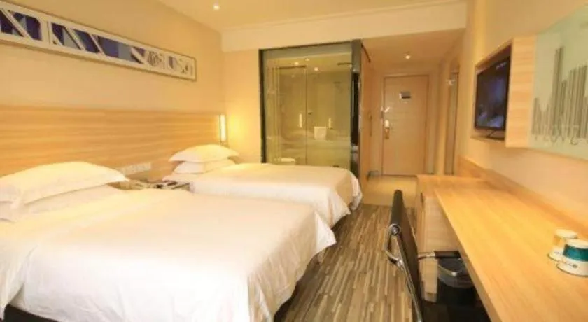 Bed in City Comfort Inn Guangzhou Zhongluotan Culture Square