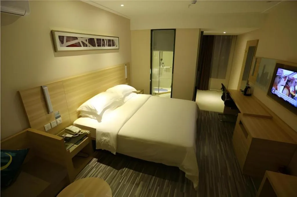 Bed in City Comfort Inn Guangzhou Zhongluotan Culture Square