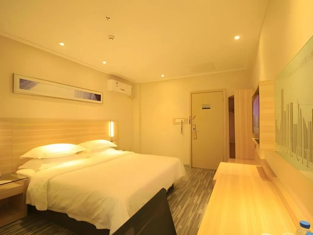 Bed in City Comfort Inn Guangzhou Zhongluotan Culture Square