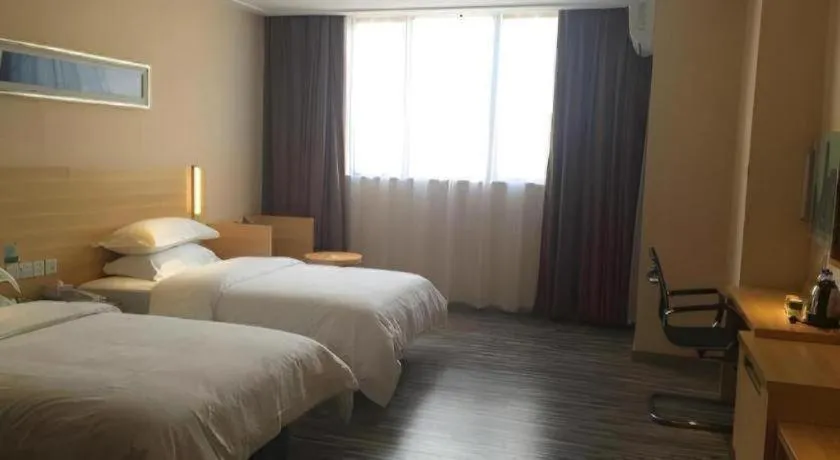 Bed in City Comfort Inn Guangzhou Zhongluotan Culture Square