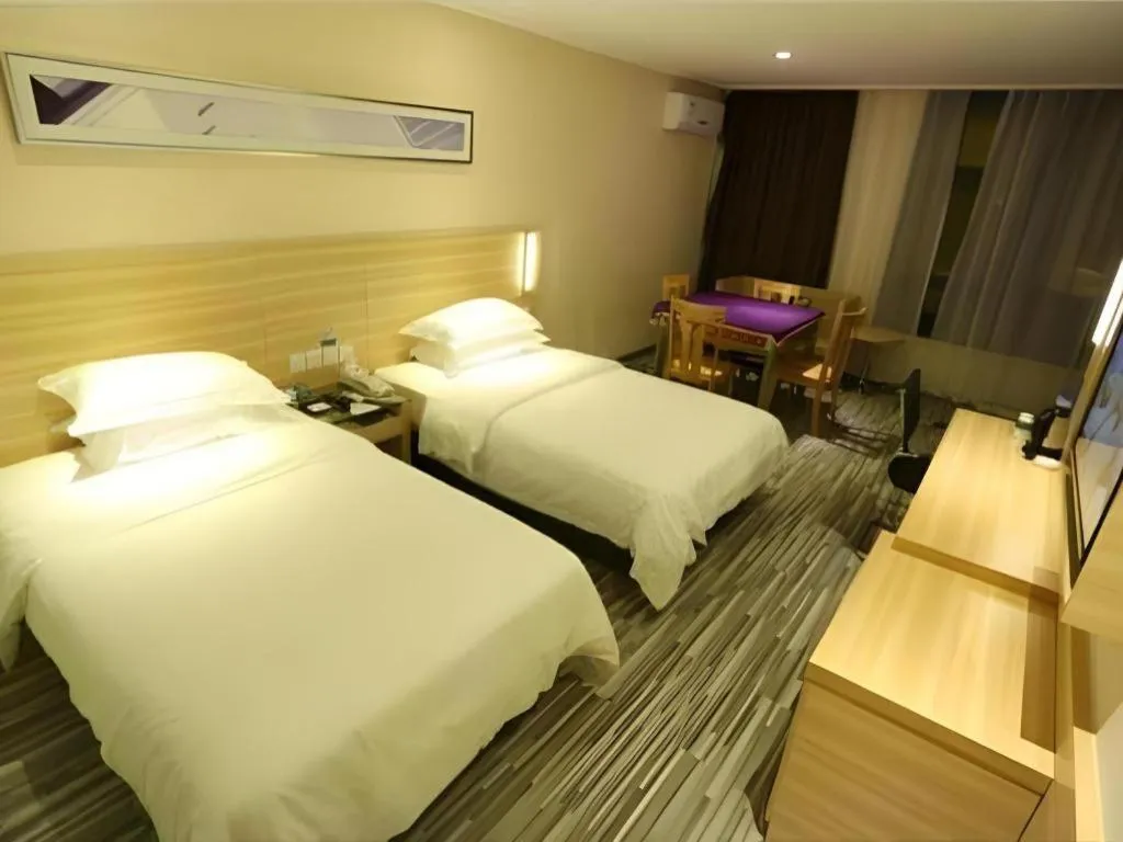 Bed in City Comfort Inn Guangzhou Zhongluotan Culture Square