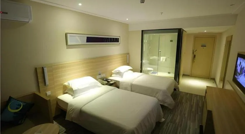 Bed in City Comfort Inn Guangzhou Zhongluotan Culture Square