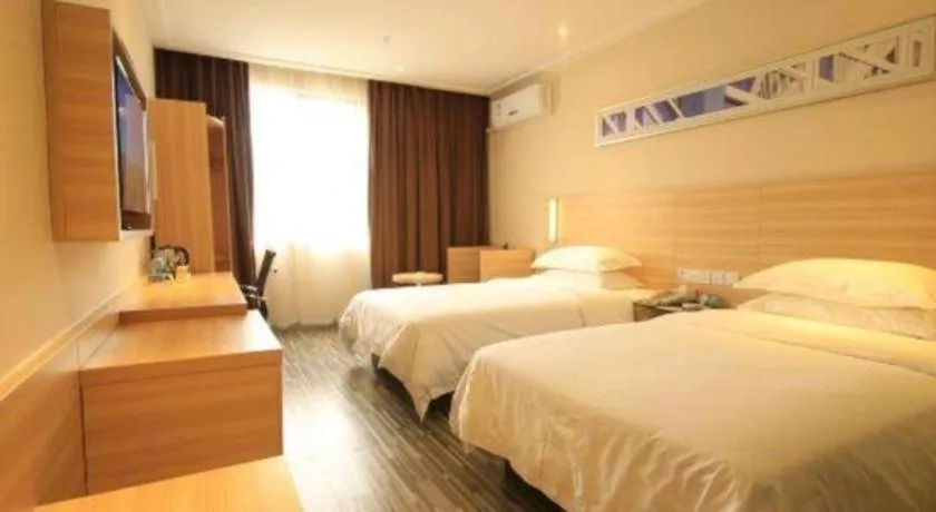 Bed in City Comfort Inn Guangzhou Zhongluotan Culture Square