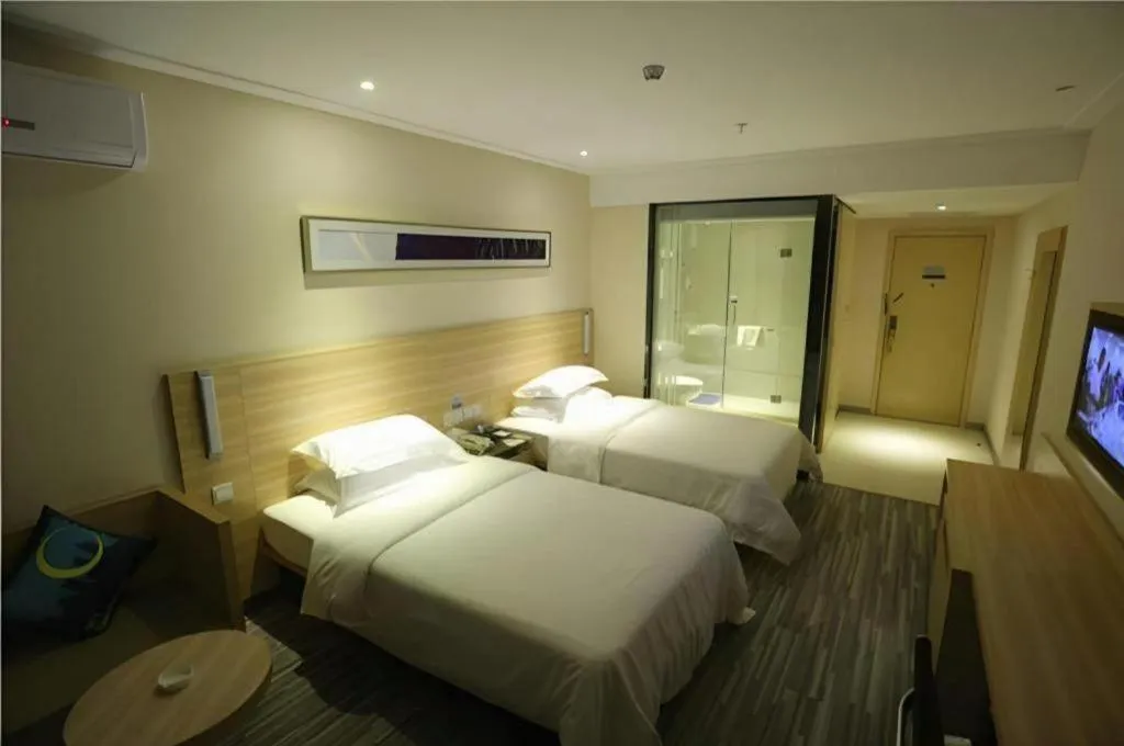 Bed in City Comfort Inn Guangzhou Zhongluotan Culture Square