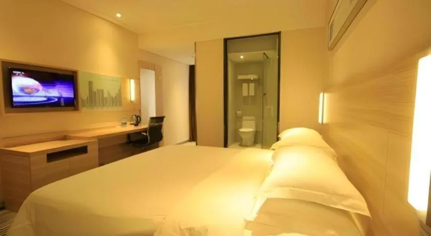 Bed in City Comfort Inn Guangzhou Zhongluotan Culture Square