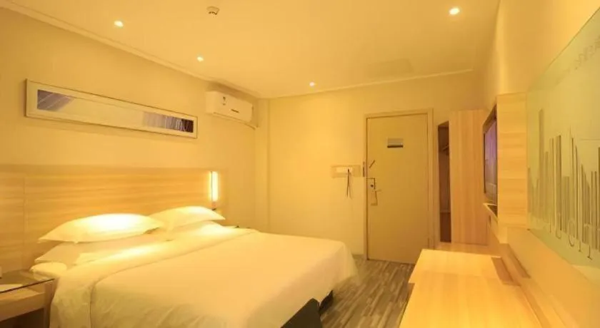 Bed in City Comfort Inn Guangzhou Zhongluotan Culture Square