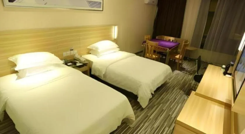 Bed in City Comfort Inn Guangzhou Zhongluotan Culture Square