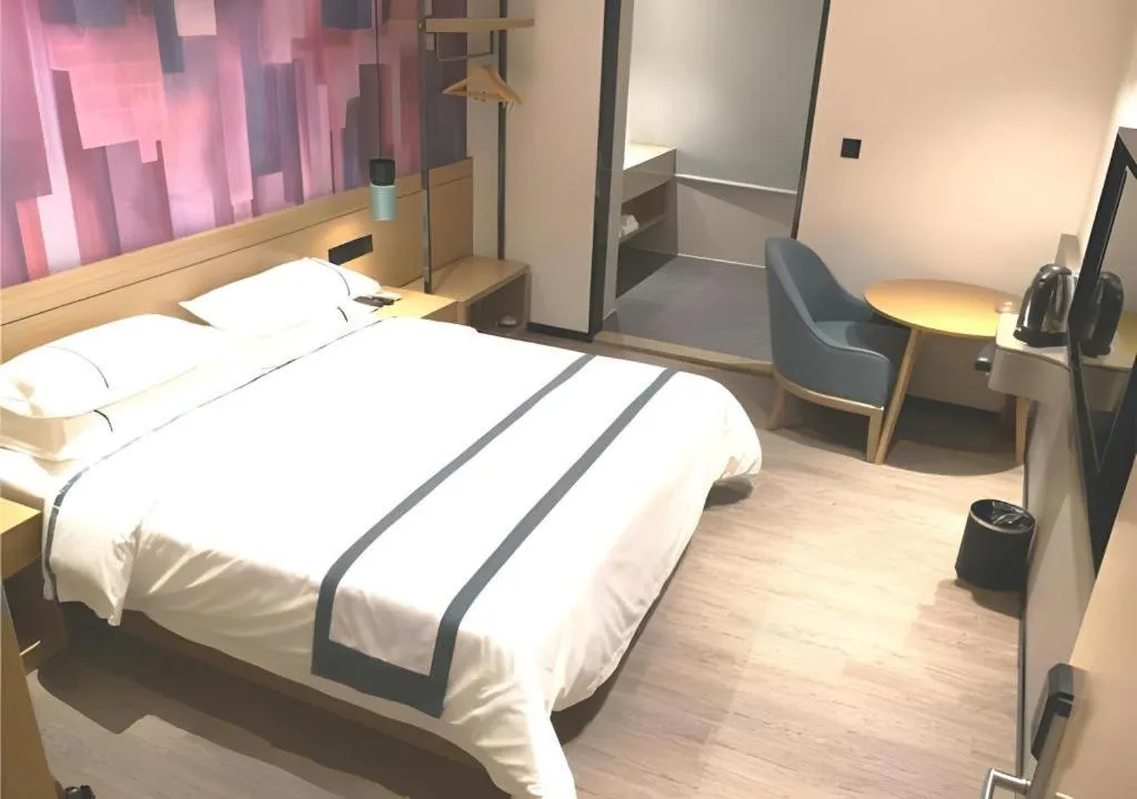 Bed in City Comfort Inn Guangzhou Shisanhang Shachong Metro Station