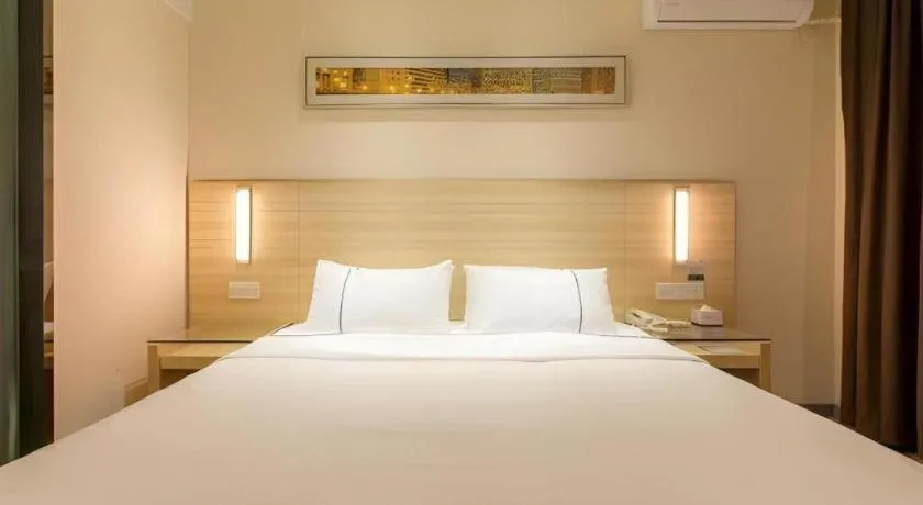 Bed in City Comfort Inn Wuhan Jiefang Avenue Xinrong Light Rail Station