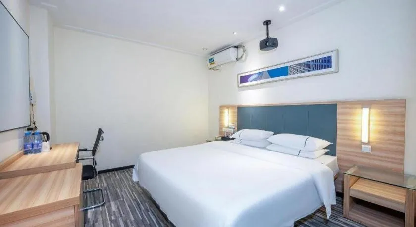 Bed in City Comfort Inn Zhengzhou Railway Station Erqi Square