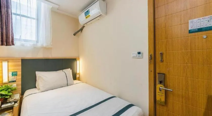 Bed in City Comfort Inn Zhengzhou Railway Station Erqi Square