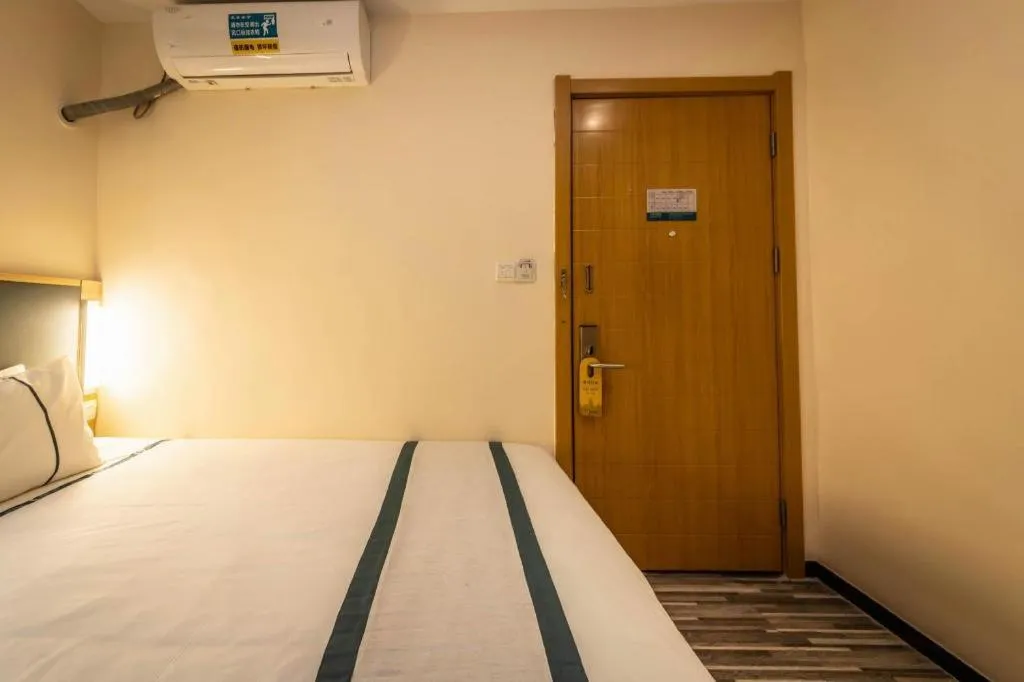 Bed in City Comfort Inn Zhengzhou Railway Station Erqi Square