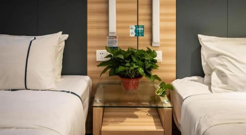 Bed in City Comfort Inn Zhengzhou Railway Station Erqi Square