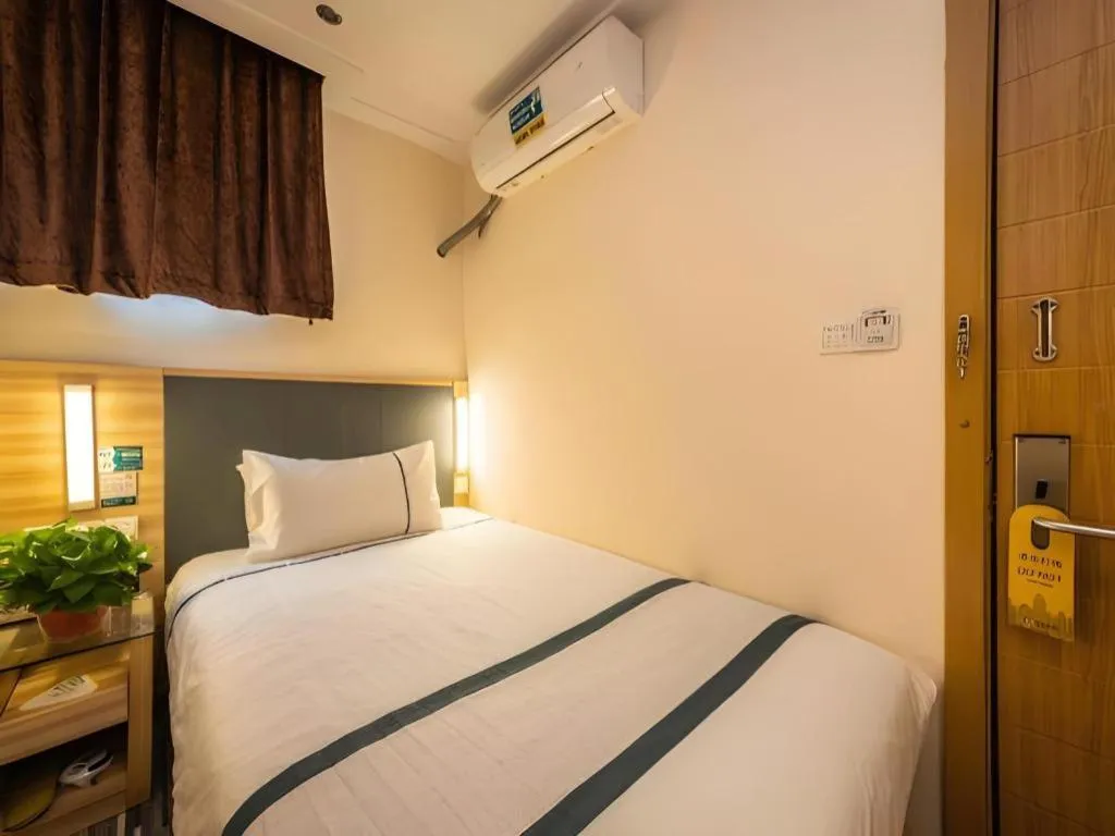 Bed in City Comfort Inn Zhengzhou Railway Station Erqi Square