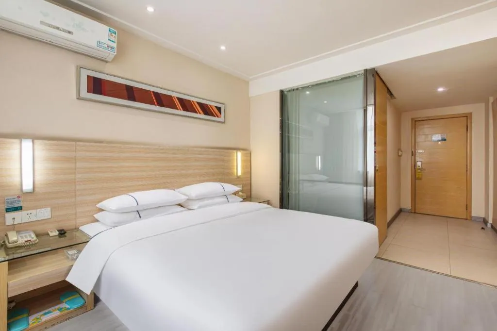 Bed in City Comfort Inn Wuhan Fengshu Er Road Baijin Mansion