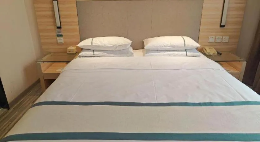 Bed in City Comfort Inn Zhongshan Nanqu Subdistrict Yong'an Square