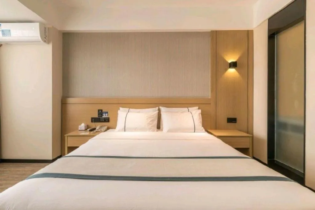 Bed in City Comfort Inn Haikou Zhongjie Road Walking Street