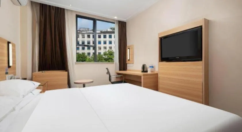 Bed in City Comfort Inn Wuhan Huanghe Tower Shouyi Metro Station