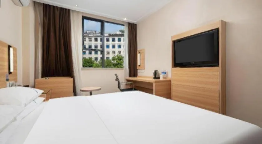 Bed in City Comfort Inn Wuhan Huanghe Tower Shouyi Metro Station