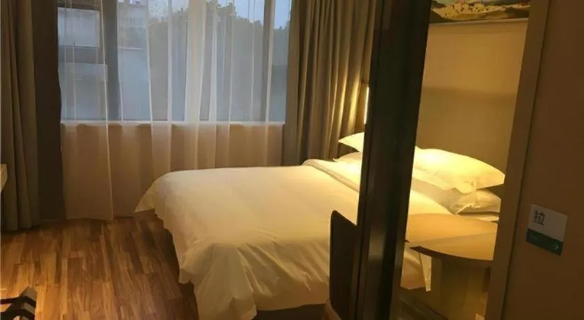 Bed in City Comfort Inn Wuhan Central China Normal University Dahuquan Metro Station
