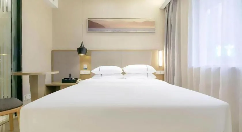 Bed in City Comfort Inn Wuhan Central China Normal University Dahuquan Metro Station