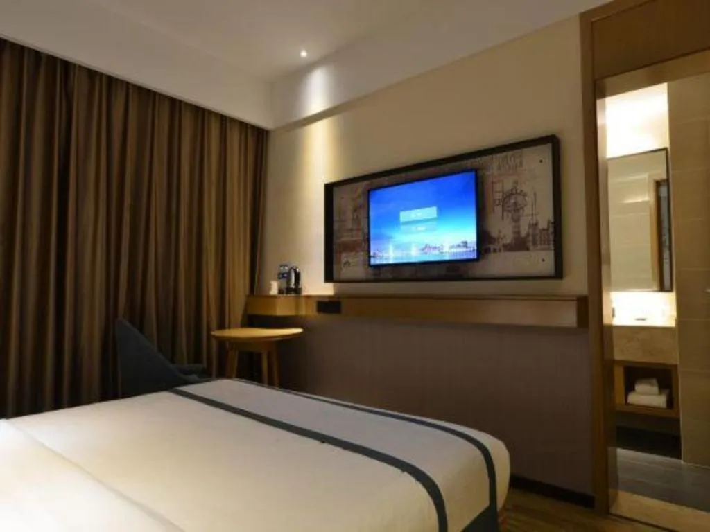 Bed in City Comfort Inn Wuhan Optics Valley OuYada Yangjiawan Metro Station