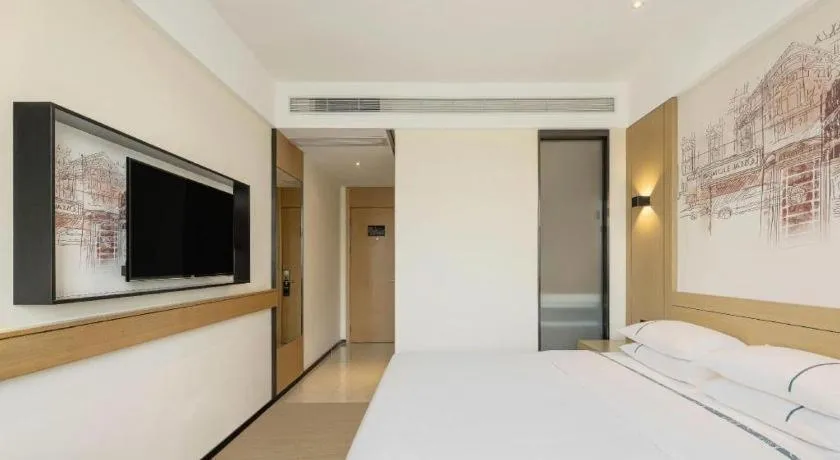 Bed in City Comfort Inn Wuhan Optics Valley OuYada Yangjiawan Metro Station