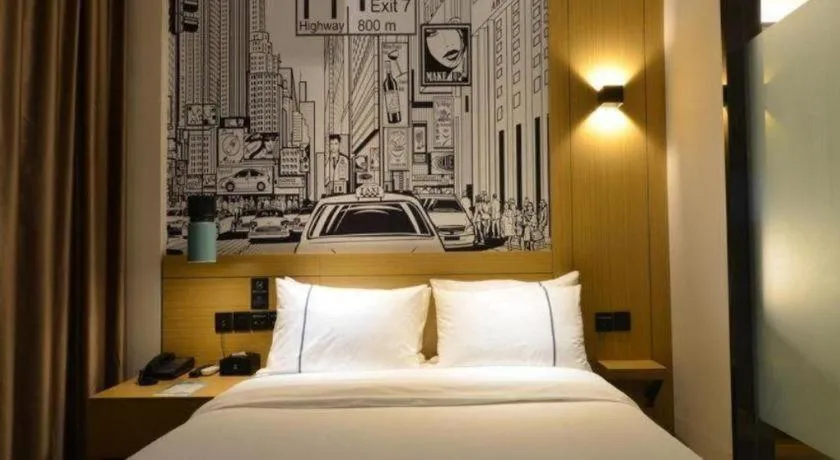 Bed in City Comfort Inn Wuhan Optics Valley OuYada Yangjiawan Metro Station