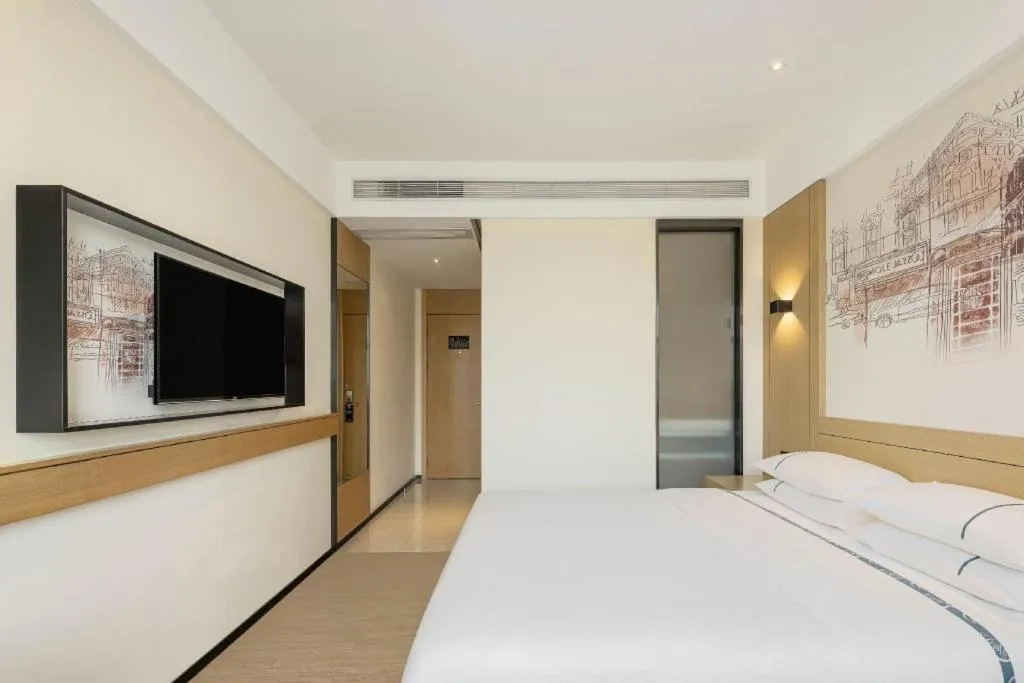 Bed in City Comfort Inn Wuhan Optics Valley OuYada Yangjiawan Metro Station